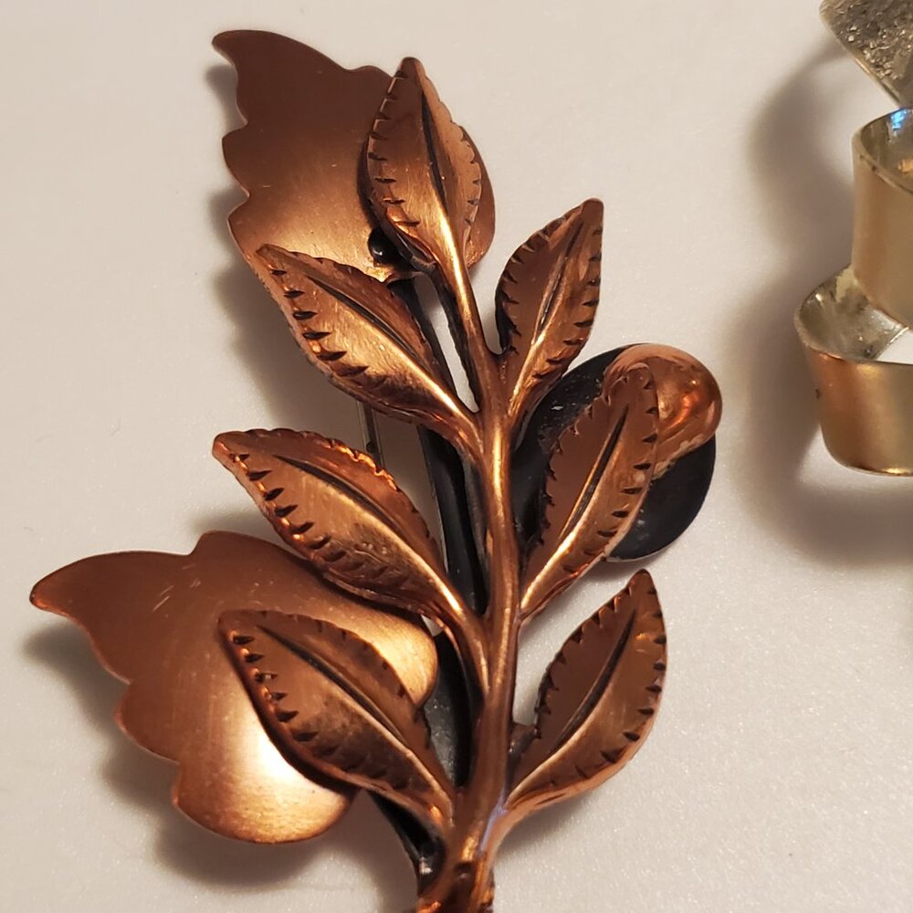 8 Pins or Brooches, items # A-1194-1201, wt.  105 grams. - Picture 6 of 15